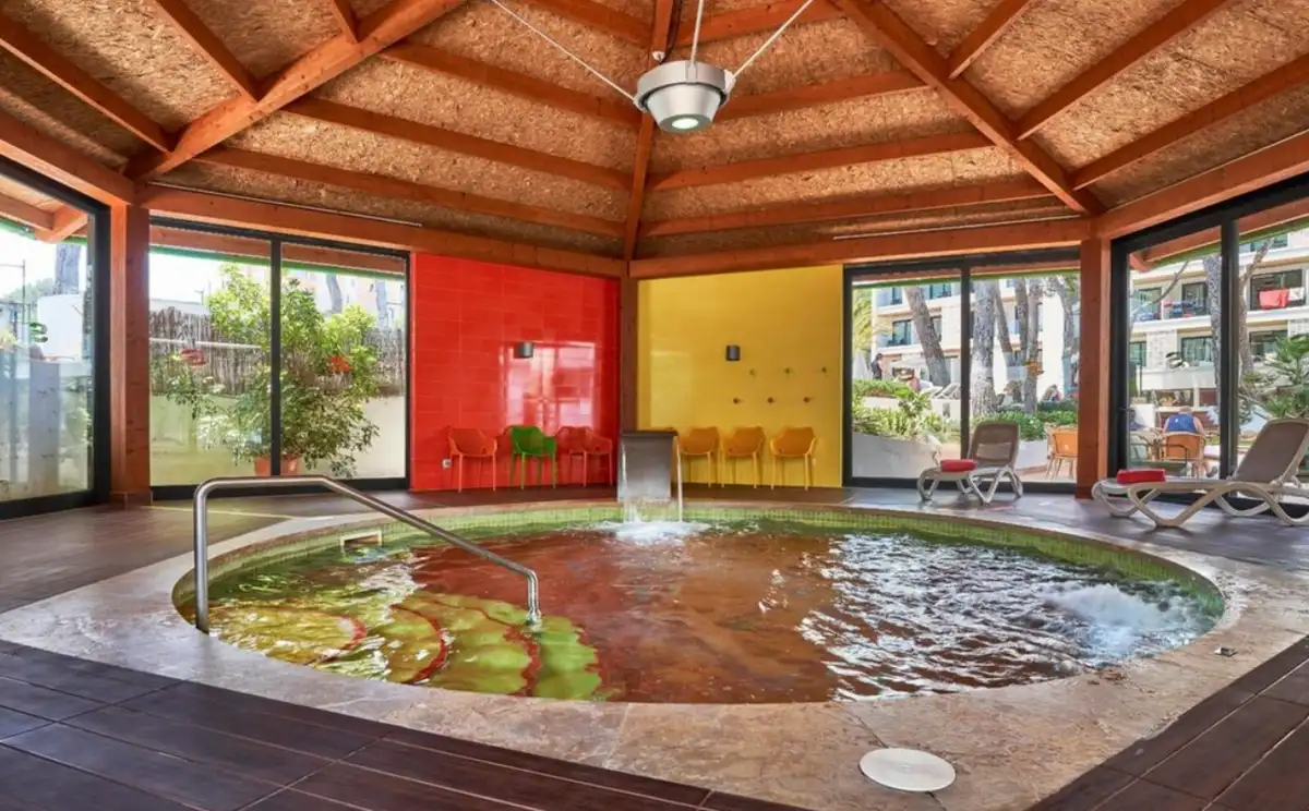 Hotel & Spa S’Entrador Jacuzzi