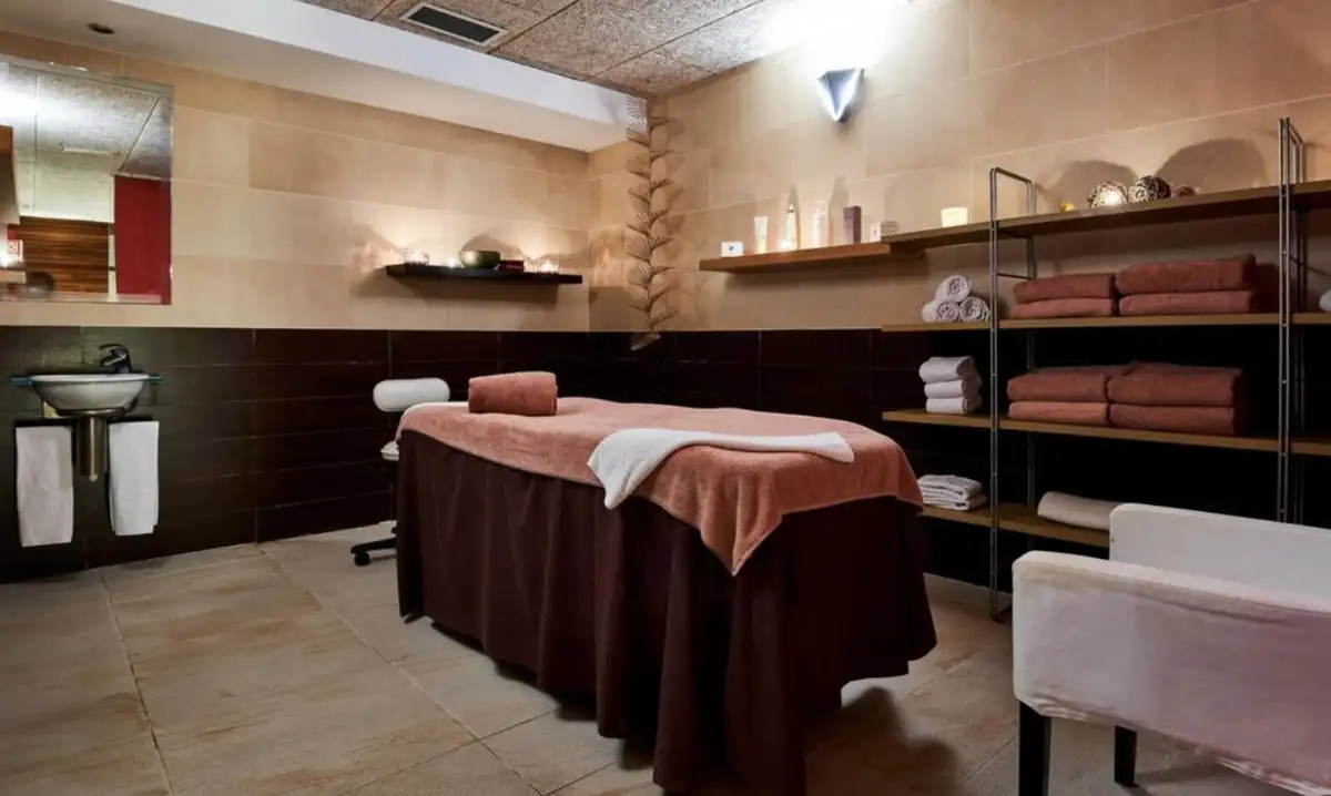 Hotel & Spa S’Entrador Massage