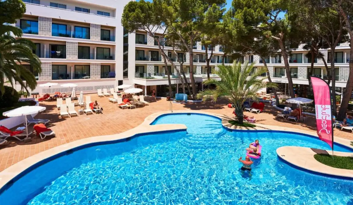 Hotel & Spa S’Entrador Pool