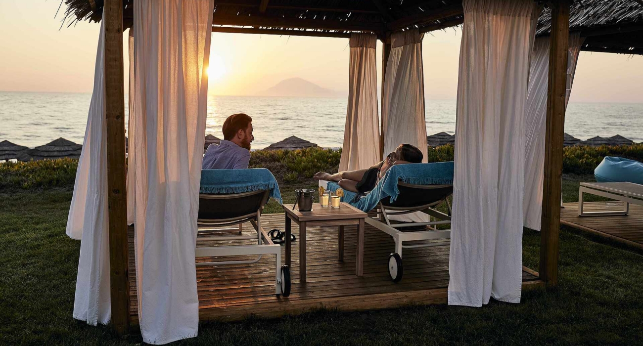 ROBINSON KYLLINI BEACH Daybeds mit Meerblick